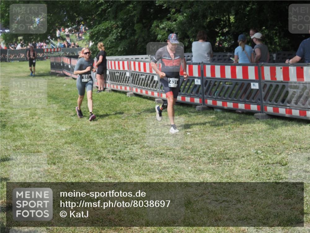 15.06.2025 - 27. Vierlanden-Triathlon KatJ http://msf.ph/oto/8038697 15.06.2025 11:33:27 Schwimmen  meine-sportfotos.de