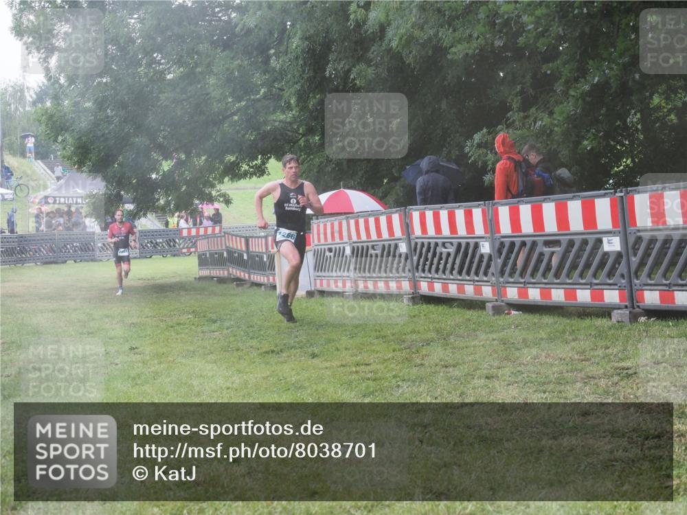 21.06.2025 - 27. Vierlanden-Triathlon KatJ http://msf.ph/oto/8038701 15.06.2025 14:21:48 Ziel 1251, 1266 meine-sportfotos.de