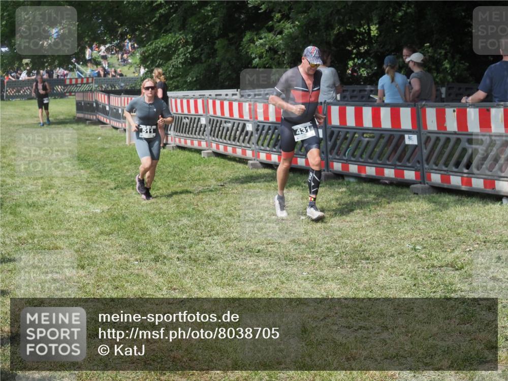 15.06.2025 - 27. Vierlanden-Triathlon KatJ http://msf.ph/oto/8038705 15.06.2025 11:33:27 Schwimmen  meine-sportfotos.de