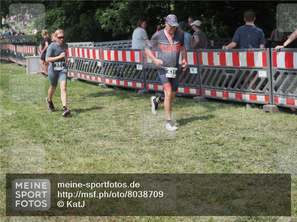 15.06.2025 - 27. Vierlanden-Triathlon KatJ http://msf.ph/oto/8038709 15.06.2025 11:33:28 Schwimmen  meine-sportfotos.de