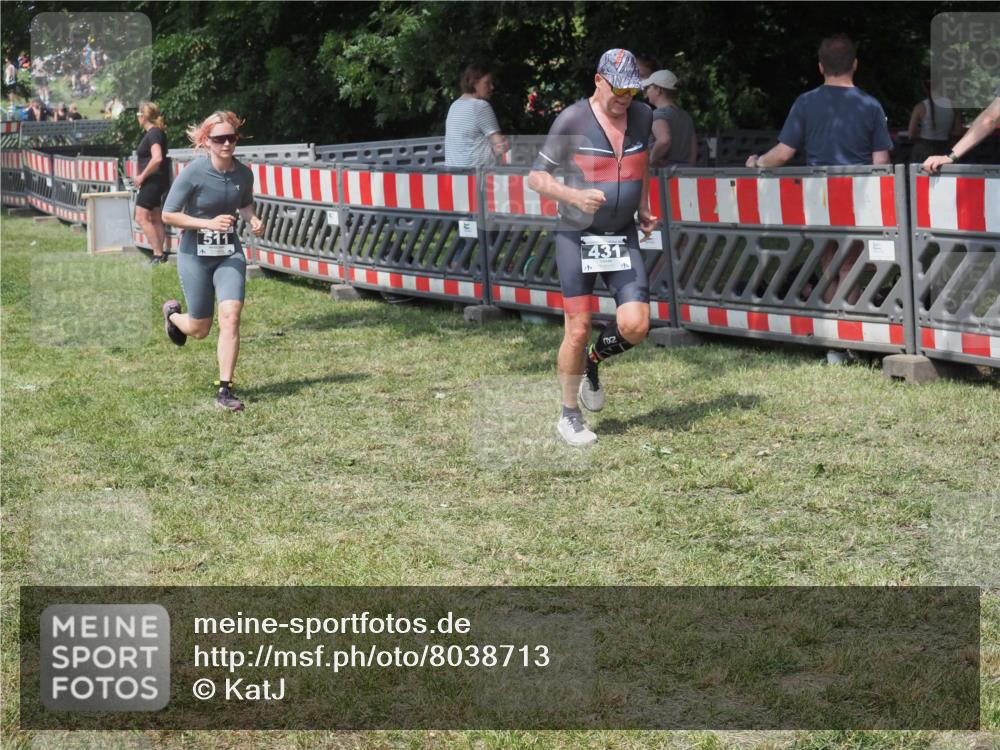 15.06.2025 - 27. Vierlanden-Triathlon KatJ http://msf.ph/oto/8038713 15.06.2025 11:33:28 Schwimmen  meine-sportfotos.de