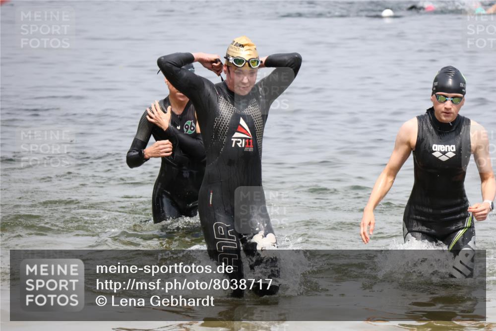 21.06.2025 - 27. Vierlanden-Triathlon Lena Gebhardt http://msf.ph/oto/8038717 15.06.2025 12:28:30 Schwimmen 1061, 1062, 1063, 1064 meine-sportfotos.de