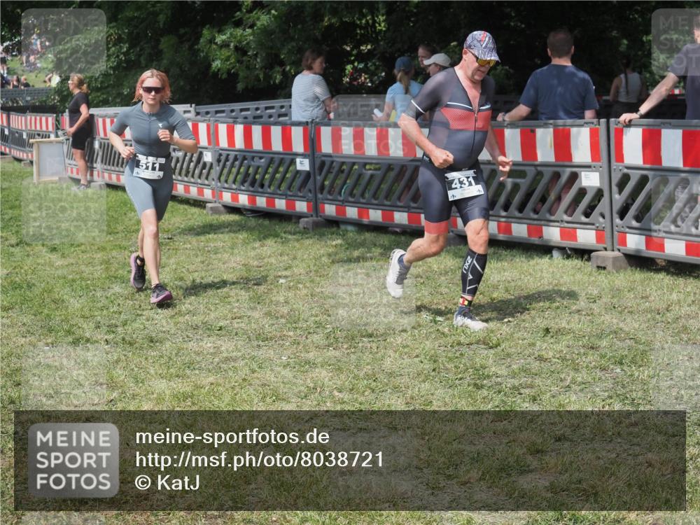 15.06.2025 - 27. Vierlanden-Triathlon KatJ http://msf.ph/oto/8038721 15.06.2025 11:33:28 Schwimmen  meine-sportfotos.de
