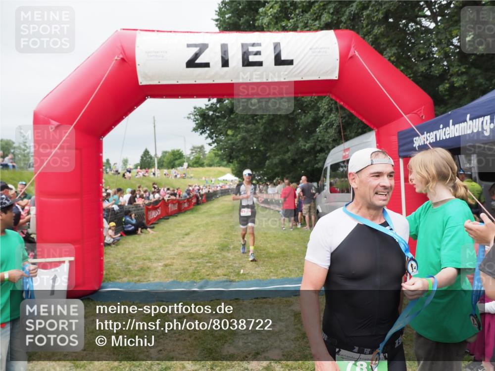 21.06.2025 - 27. Vierlanden-Triathlon MichiJ http://msf.ph/oto/8038722 15.06.2026 13:18:34 Ziel 172, 781 meine-sportfotos.de