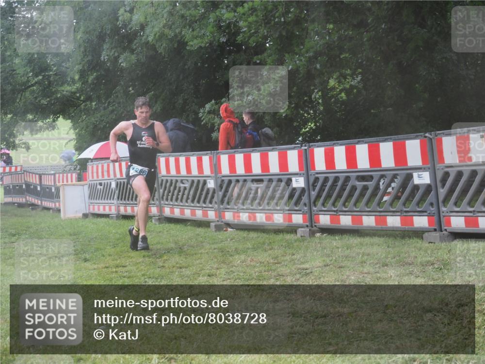 21.06.2025 - 27. Vierlanden-Triathlon KatJ http://msf.ph/oto/8038728 15.06.2025 14:21:48 Ziel 1251, 1266 meine-sportfotos.de