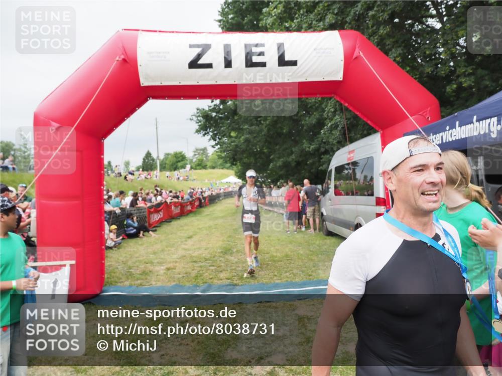 21.06.2025 - 27. Vierlanden-Triathlon MichiJ http://msf.ph/oto/8038731 15.06.2026 13:18:35 Ziel 172, 781 meine-sportfotos.de