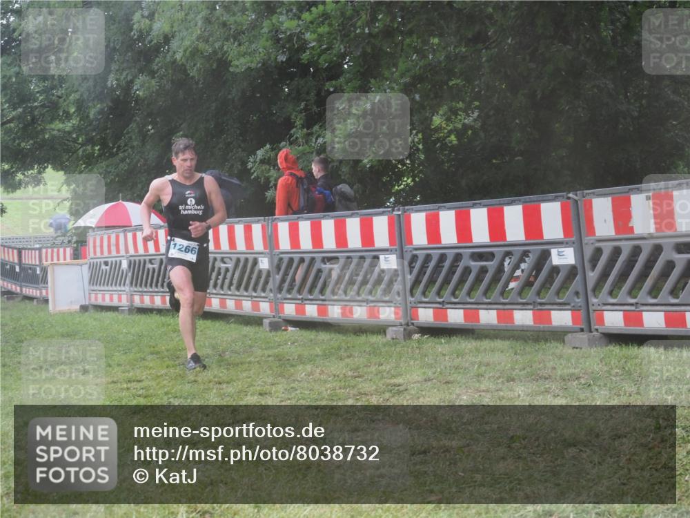 21.06.2025 - 27. Vierlanden-Triathlon KatJ http://msf.ph/oto/8038732 15.06.2025 14:21:49 Ziel 1251, 1266 meine-sportfotos.de