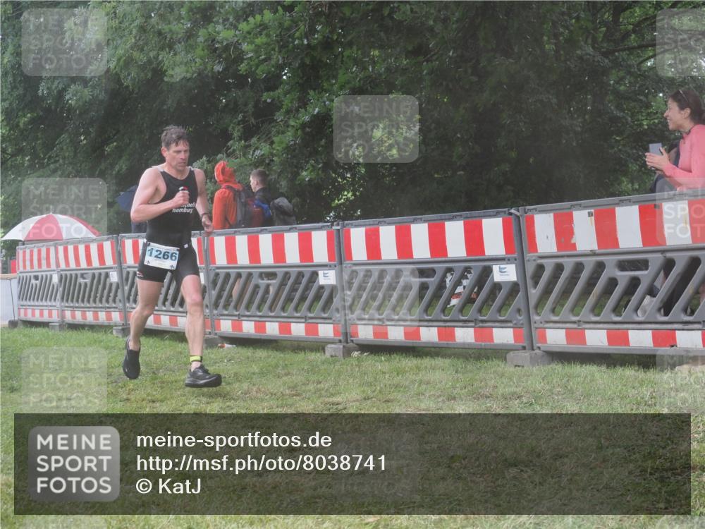 21.06.2025 - 27. Vierlanden-Triathlon KatJ http://msf.ph/oto/8038741 15.06.2025 14:21:49 Ziel 1251, 1266 meine-sportfotos.de