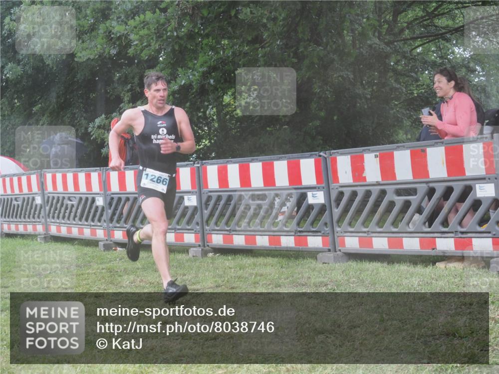 21.06.2025 - 27. Vierlanden-Triathlon KatJ http://msf.ph/oto/8038746 15.06.2025 14:21:49 Ziel 1251, 1266 meine-sportfotos.de