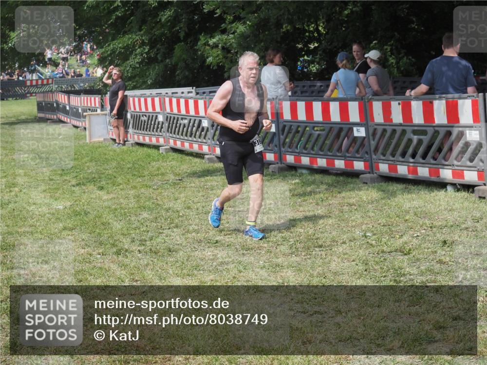 15.06.2025 - 27. Vierlanden-Triathlon KatJ http://msf.ph/oto/8038749 15.06.2025 11:33:37 Schwimmen  meine-sportfotos.de