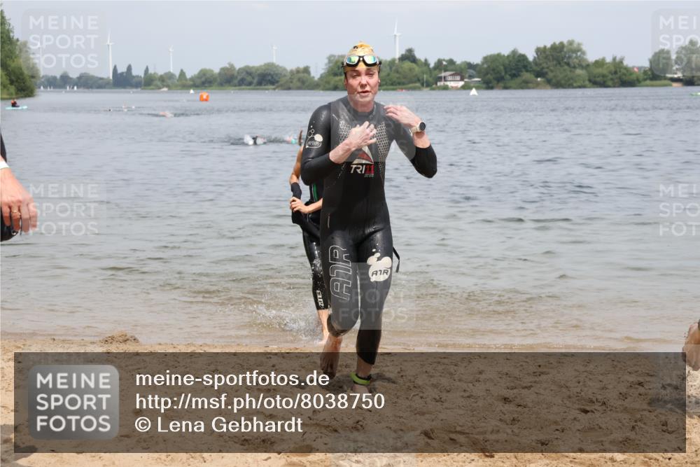 21.06.2025 - 27. Vierlanden-Triathlon Lena Gebhardt http://msf.ph/oto/8038750 15.06.2025 12:28:36 Schwimmen 1061, 1062, 1063, 1064 meine-sportfotos.de
