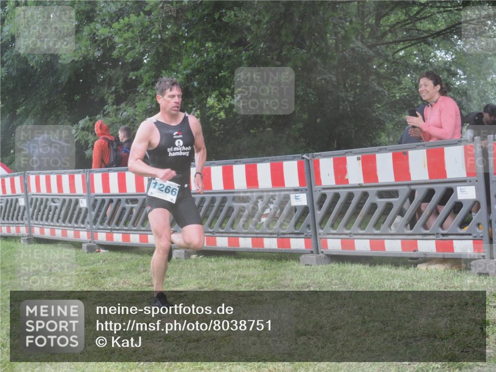 21.06.2025 - 27. Vierlanden-Triathlon KatJ http://msf.ph/oto/8038751 15.06.2025 14:21:49 Ziel 1251, 1266 meine-sportfotos.de