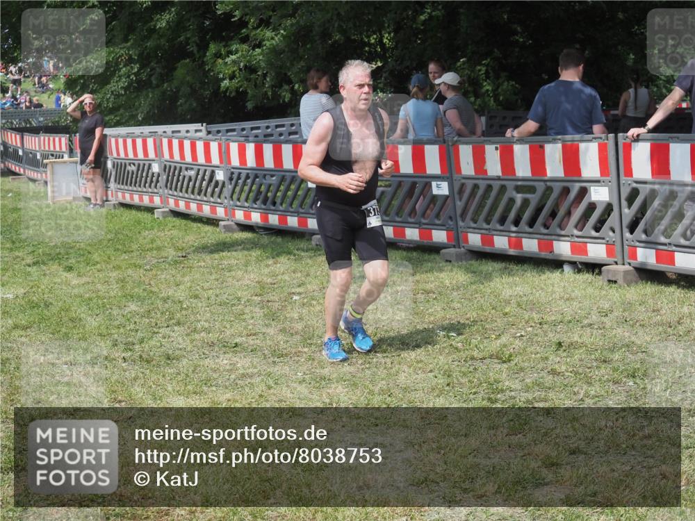 15.06.2025 - 27. Vierlanden-Triathlon KatJ http://msf.ph/oto/8038753 15.06.2025 11:33:38 Schwimmen  meine-sportfotos.de