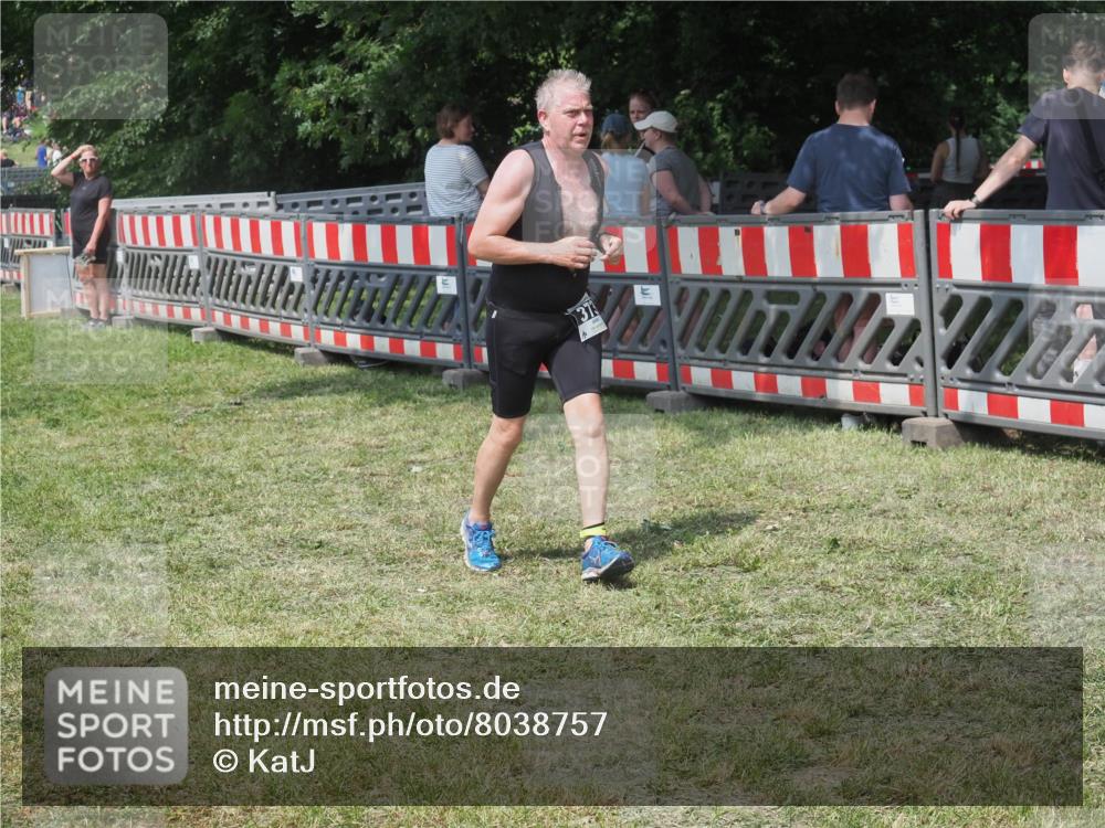 15.06.2025 - 27. Vierlanden-Triathlon KatJ http://msf.ph/oto/8038757 15.06.2025 11:33:38 Schwimmen  meine-sportfotos.de