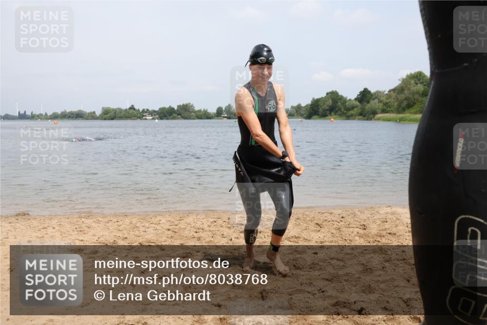 21.06.2025 - 27. Vierlanden-Triathlon Lena Gebhardt http://msf.ph/oto/8038768 15.06.2025 12:28:39 Schwimmen 1061, 1062, 1063, 1064 meine-sportfotos.de
