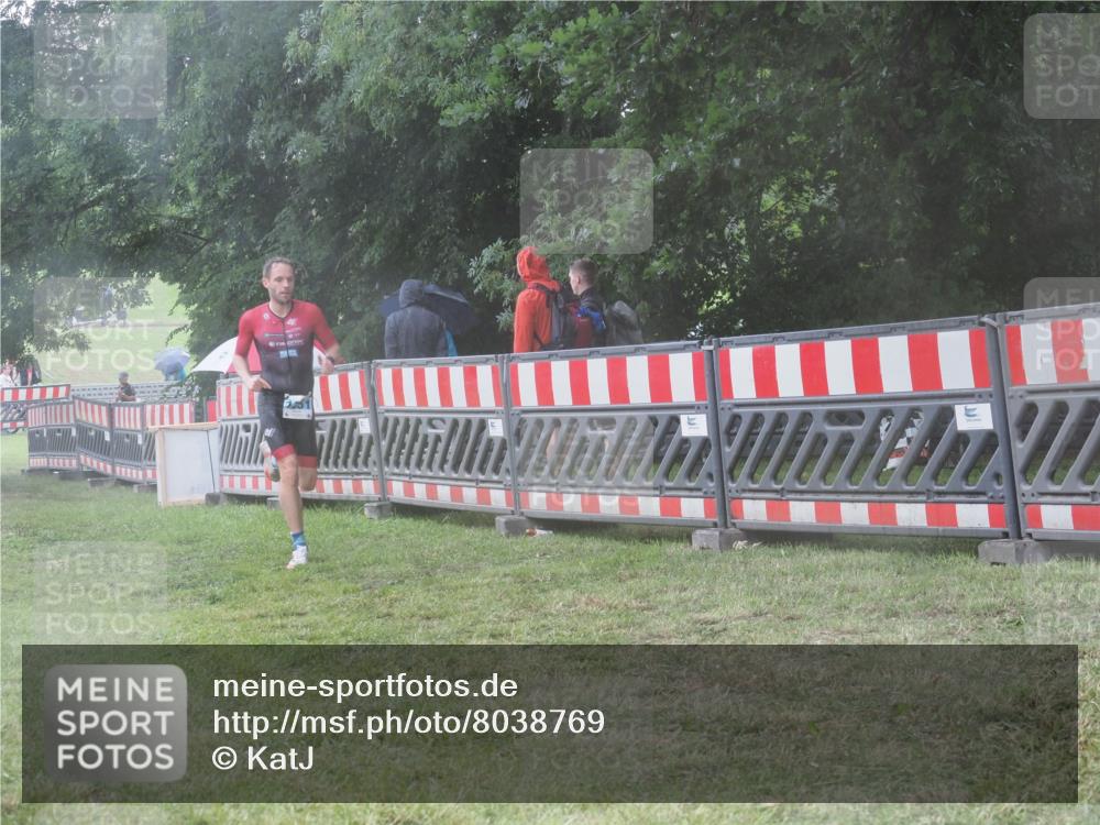21.06.2025 - 27. Vierlanden-Triathlon KatJ http://msf.ph/oto/8038769 15.06.2025 14:21:51 Ziel 1251, 1266 meine-sportfotos.de