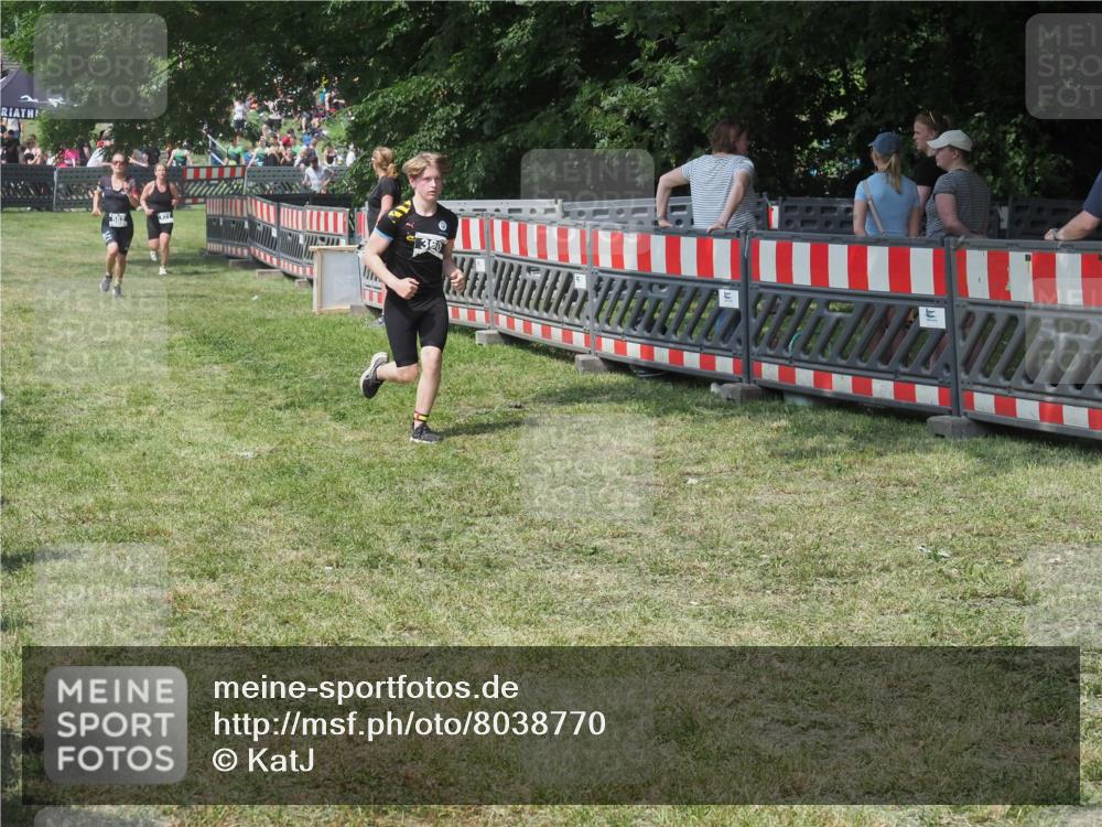 15.06.2025 - 27. Vierlanden-Triathlon KatJ http://msf.ph/oto/8038770 15.06.2025 11:34:00 Schwimmen  meine-sportfotos.de