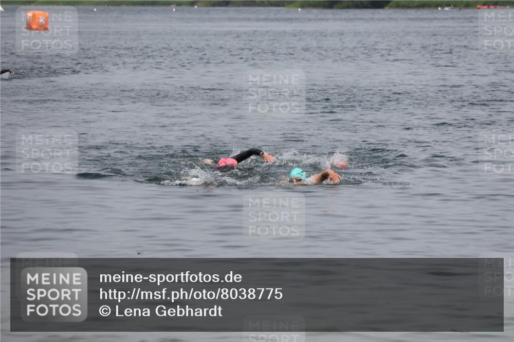 21.06.2025 - 27. Vierlanden-Triathlon Lena Gebhardt http://msf.ph/oto/8038775 15.06.2025 12:28:50 Schwimmen  meine-sportfotos.de