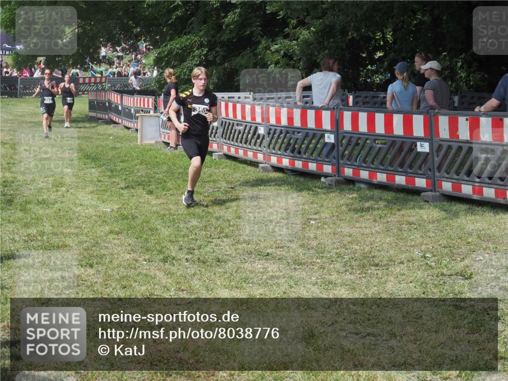 15.06.2025 - 27. Vierlanden-Triathlon KatJ http://msf.ph/oto/8038776 15.06.2025 11:34:00 Schwimmen  meine-sportfotos.de