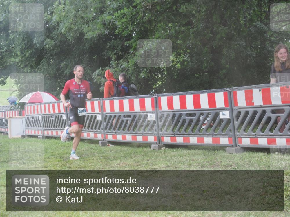21.06.2025 - 27. Vierlanden-Triathlon KatJ http://msf.ph/oto/8038777 15.06.2025 14:21:51 Ziel 1251, 1266 meine-sportfotos.de
