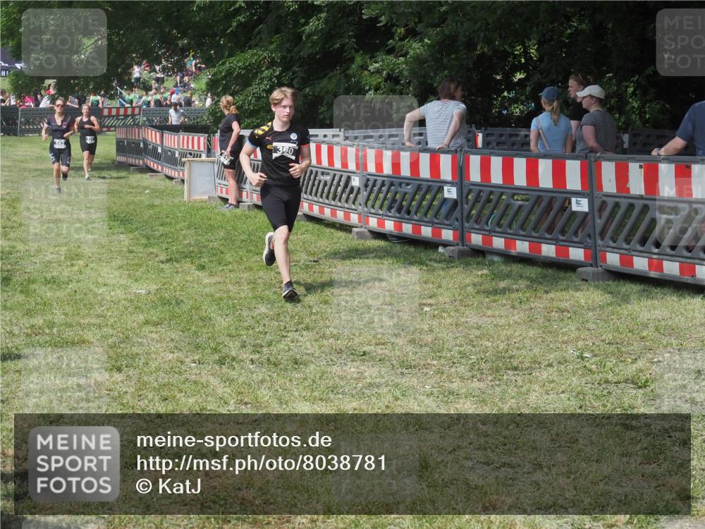 15.06.2025 - 27. Vierlanden-Triathlon KatJ http://msf.ph/oto/8038781 15.06.2025 11:34:00 Schwimmen  meine-sportfotos.de
