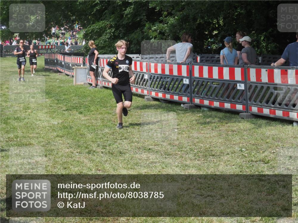 15.06.2025 - 27. Vierlanden-Triathlon KatJ http://msf.ph/oto/8038785 15.06.2025 11:34:00 Schwimmen  meine-sportfotos.de