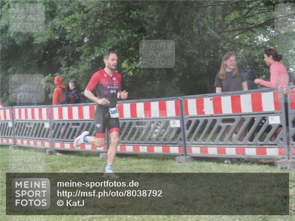 21.06.2025 - 27. Vierlanden-Triathlon KatJ http://msf.ph/oto/8038792 15.06.2025 14:21:52 Ziel 1215, 1251 meine-sportfotos.de