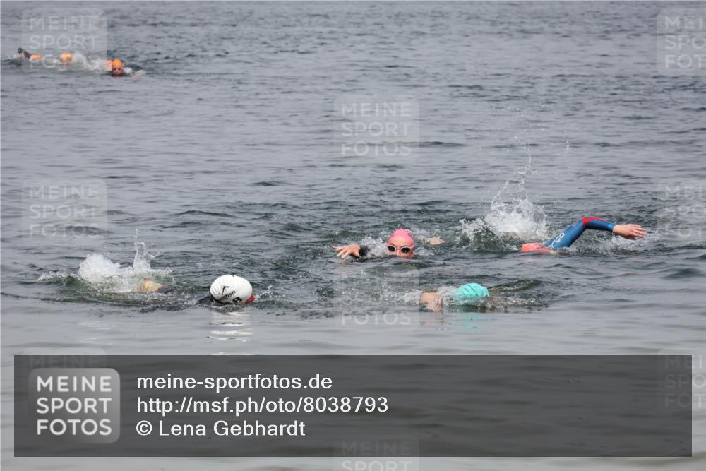 21.06.2025 - 27. Vierlanden-Triathlon Lena Gebhardt http://msf.ph/oto/8038793 15.06.2025 12:29:01 Schwimmen  meine-sportfotos.de