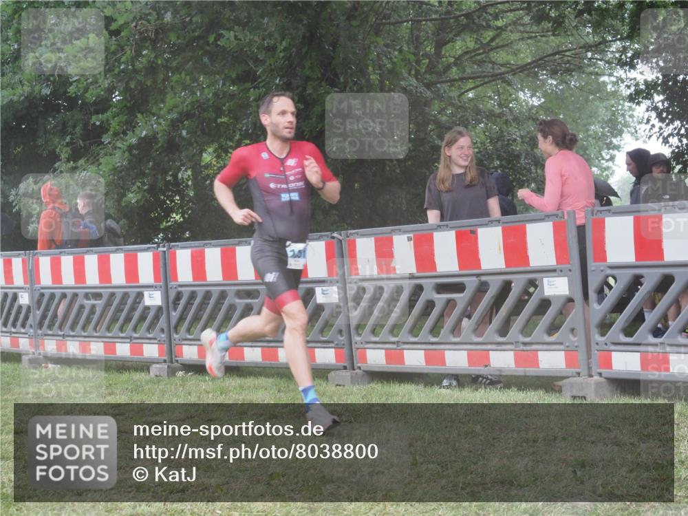 21.06.2025 - 27. Vierlanden-Triathlon KatJ http://msf.ph/oto/8038800 15.06.2025 14:21:52 Ziel 1215, 1251 meine-sportfotos.de