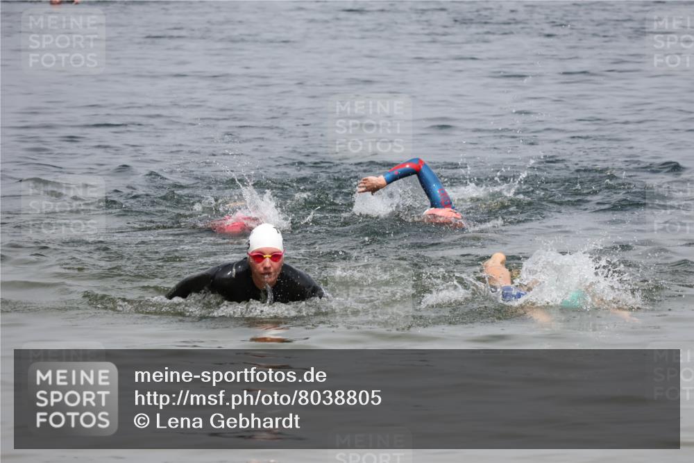 21.06.2025 - 27. Vierlanden-Triathlon Lena Gebhardt http://msf.ph/oto/8038805 15.06.2025 12:29:06 Schwimmen  meine-sportfotos.de