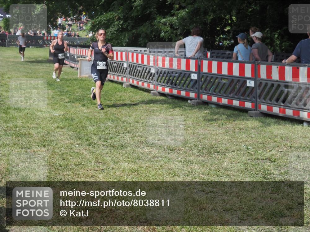 15.06.2025 - 27. Vierlanden-Triathlon KatJ http://msf.ph/oto/8038811 15.06.2025 11:34:03 Schwimmen  meine-sportfotos.de