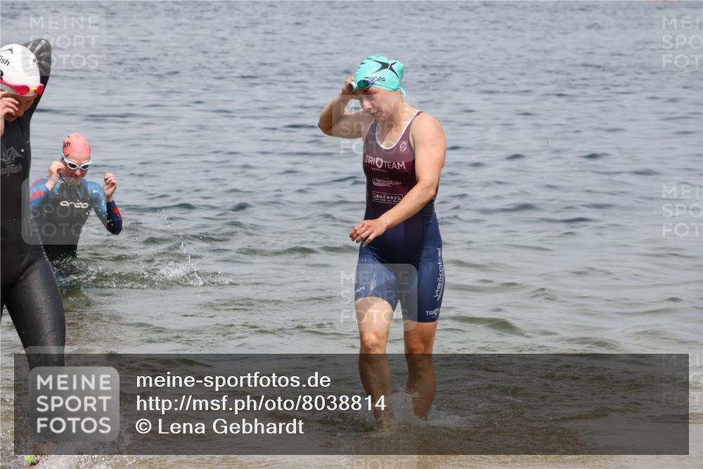 21.06.2025 - 27. Vierlanden-Triathlon Lena Gebhardt http://msf.ph/oto/8038814 15.06.2025 12:29:14 Schwimmen 1065, 1066, 1067, 1068 meine-sportfotos.de