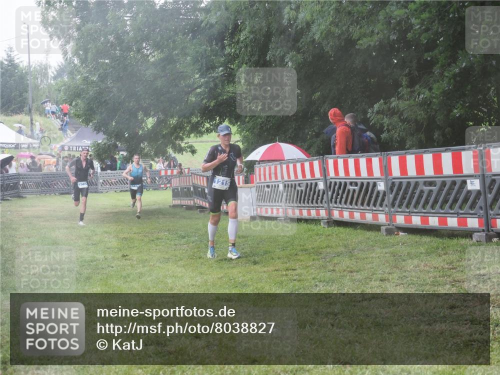 21.06.2025 - 27. Vierlanden-Triathlon KatJ http://msf.ph/oto/8038827 15.06.2025 14:22:00 Ziel 1201, 1215, 1263, 1315 meine-sportfotos.de