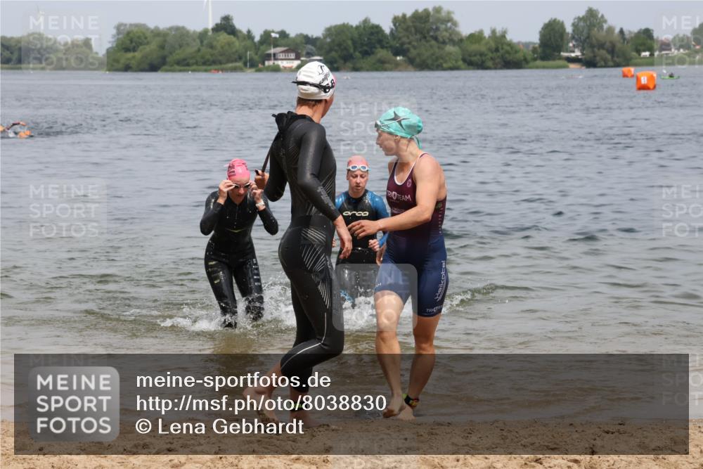 21.06.2025 - 27. Vierlanden-Triathlon Lena Gebhardt http://msf.ph/oto/8038830 15.06.2025 12:29:16 Schwimmen 1065, 1066, 1067, 1068 meine-sportfotos.de
