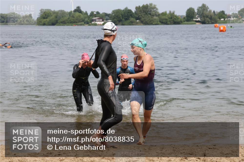 21.06.2025 - 27. Vierlanden-Triathlon Lena Gebhardt http://msf.ph/oto/8038835 15.06.2025 12:29:16 Schwimmen 1065, 1066, 1067, 1068 meine-sportfotos.de
