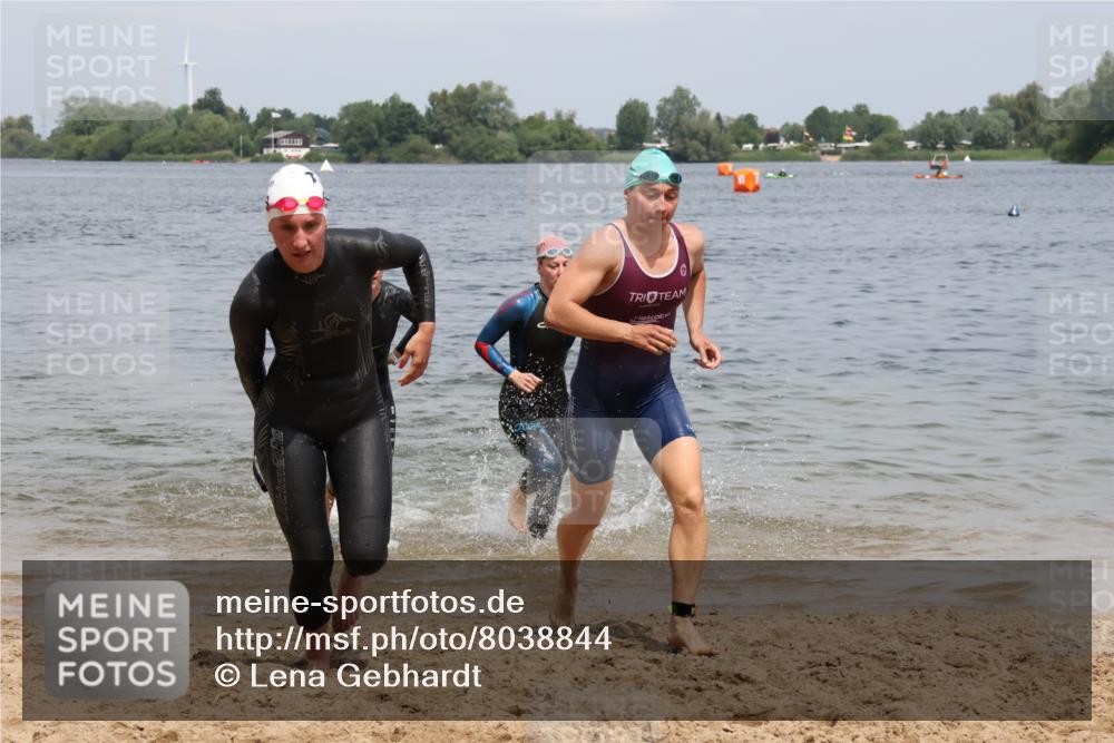 21.06.2025 - 27. Vierlanden-Triathlon Lena Gebhardt http://msf.ph/oto/8038844 15.06.2025 12:29:17 Schwimmen 1065, 1066, 1067, 1068 meine-sportfotos.de