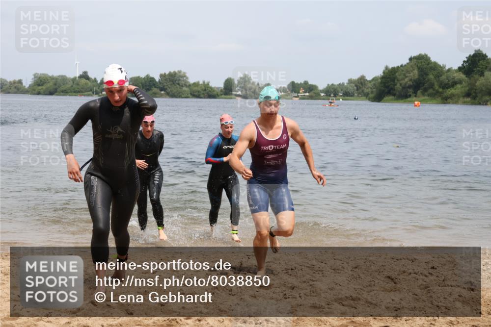 21.06.2025 - 27. Vierlanden-Triathlon Lena Gebhardt http://msf.ph/oto/8038850 15.06.2025 12:29:18 Schwimmen 1065, 1066, 1067, 1068 meine-sportfotos.de