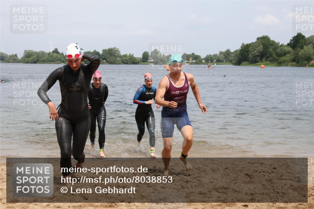 21.06.2025 - 27. Vierlanden-Triathlon Lena Gebhardt http://msf.ph/oto/8038853 15.06.2025 12:29:18 Schwimmen 1065, 1066, 1067, 1068 meine-sportfotos.de