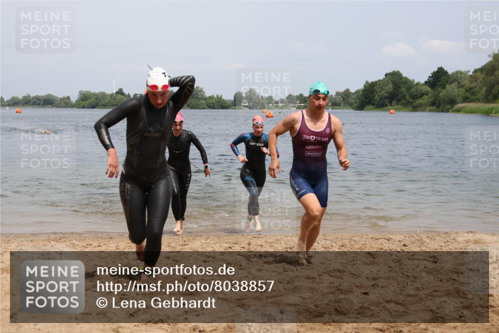 21.06.2025 - 27. Vierlanden-Triathlon Lena Gebhardt http://msf.ph/oto/8038857 15.06.2025 12:29:18 Schwimmen 1065, 1066, 1067, 1068 meine-sportfotos.de