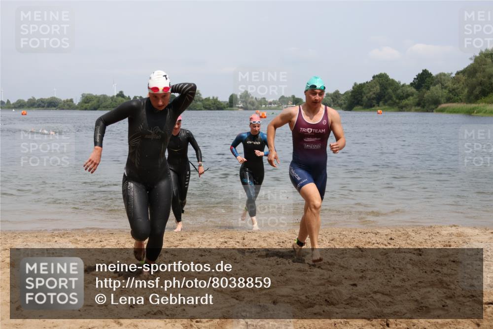 21.06.2025 - 27. Vierlanden-Triathlon Lena Gebhardt http://msf.ph/oto/8038859 15.06.2025 12:29:18 Schwimmen 1065, 1066, 1067, 1068 meine-sportfotos.de