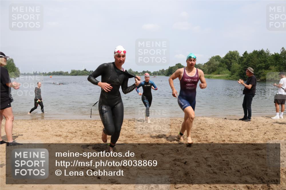 21.06.2025 - 27. Vierlanden-Triathlon Lena Gebhardt http://msf.ph/oto/8038869 15.06.2025 12:29:19 Schwimmen 1065, 1066, 1067, 1068 meine-sportfotos.de