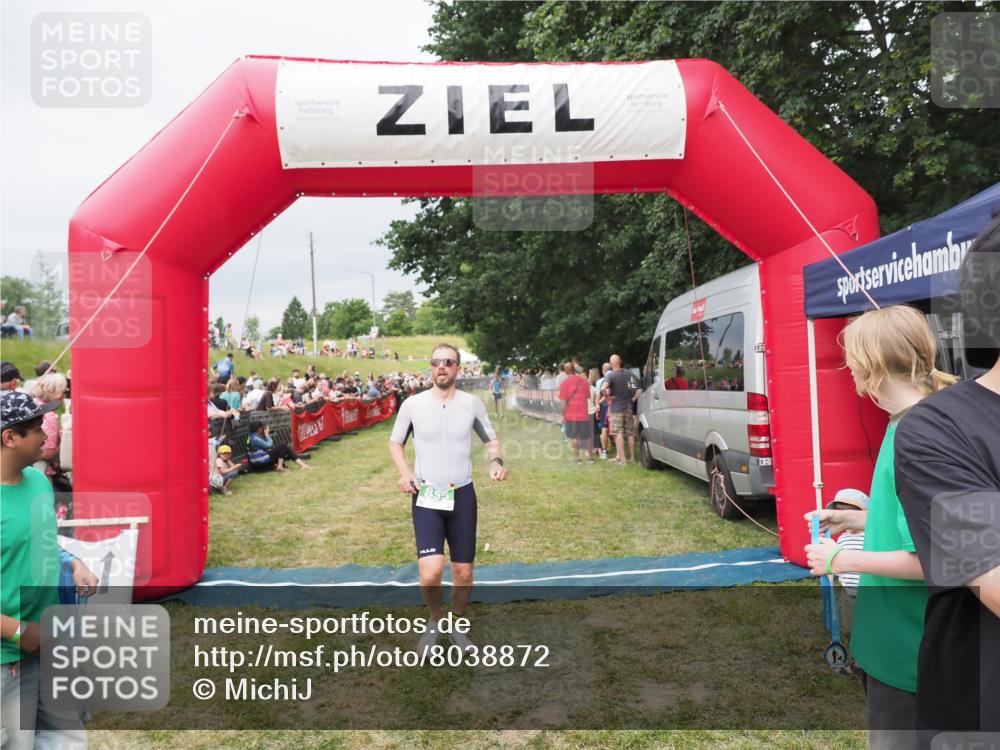 21.06.2025 - 27. Vierlanden-Triathlon MichiJ http://msf.ph/oto/8038872 15.06.2026 13:18:51 Ziel 241, 855 meine-sportfotos.de