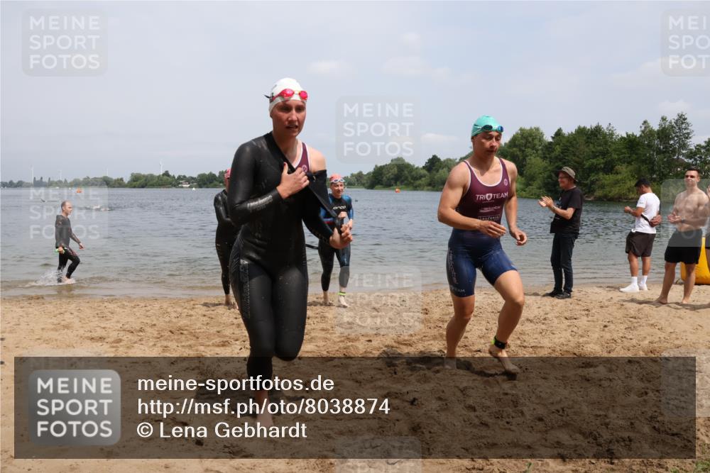 21.06.2025 - 27. Vierlanden-Triathlon Lena Gebhardt http://msf.ph/oto/8038874 15.06.2025 12:29:19 Schwimmen 1065, 1066, 1067, 1068 meine-sportfotos.de