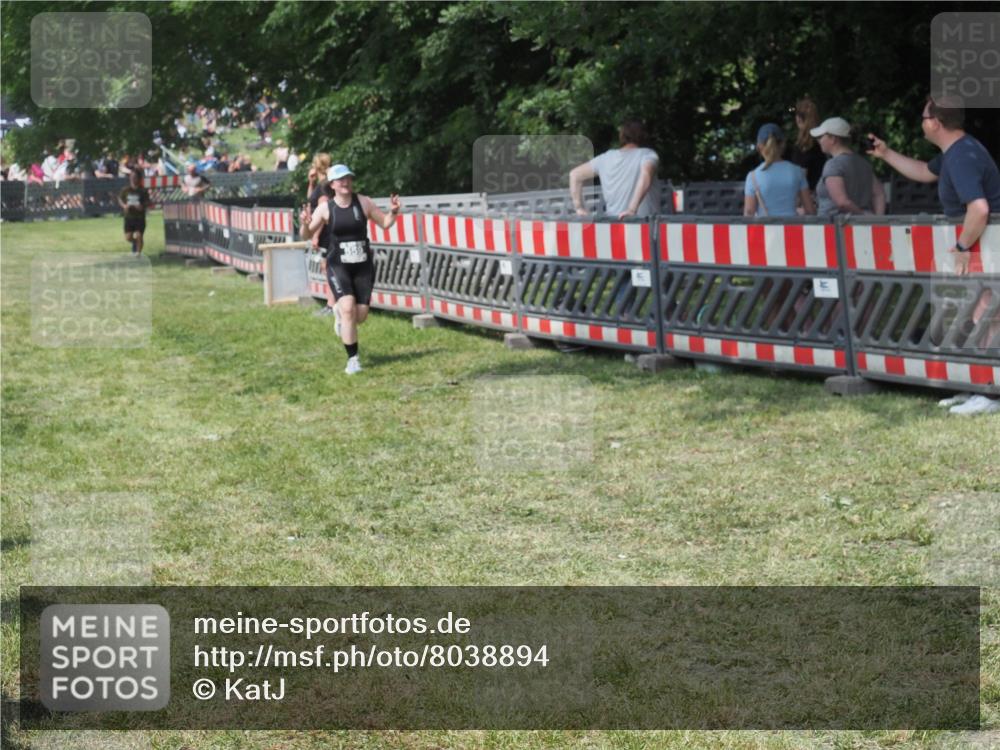 15.06.2025 - 27. Vierlanden-Triathlon KatJ http://msf.ph/oto/8038894 15.06.2025 11:34:26 Schwimmen  meine-sportfotos.de