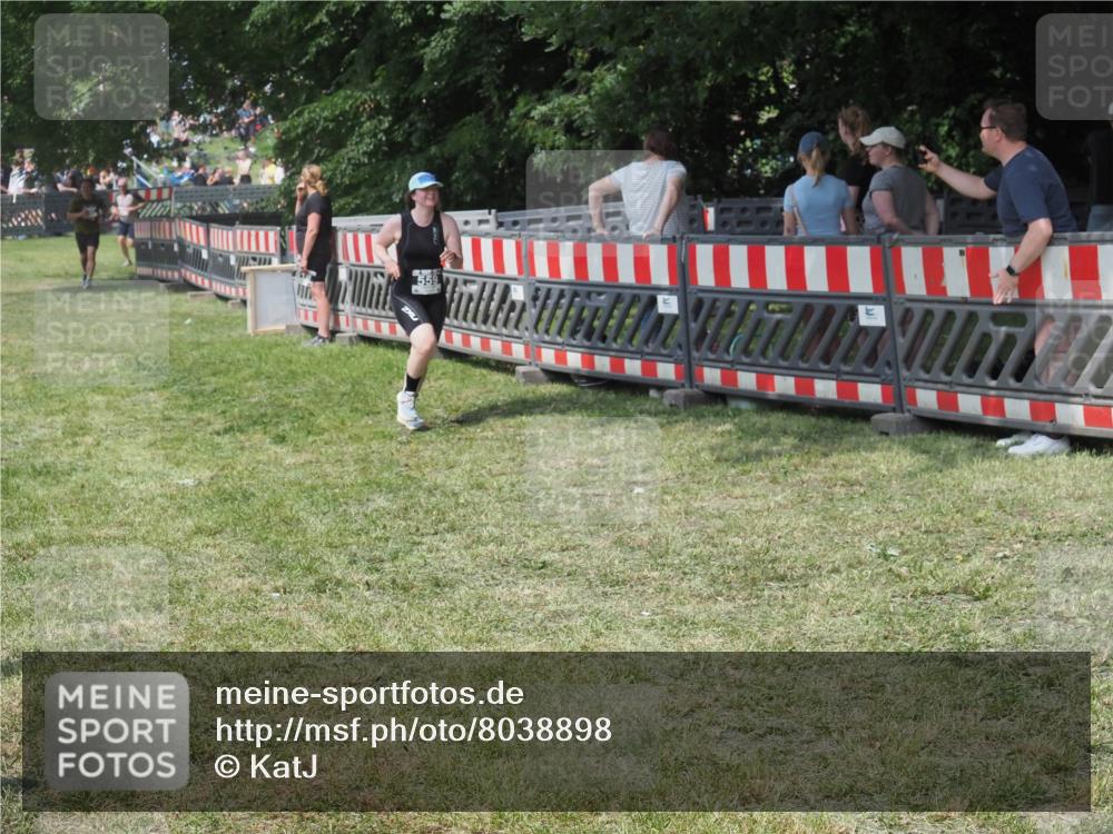 15.06.2025 - 27. Vierlanden-Triathlon KatJ http://msf.ph/oto/8038898 15.06.2025 11:34:26 Schwimmen  meine-sportfotos.de