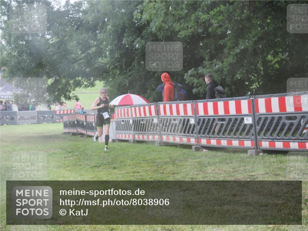 21.06.2025 - 27. Vierlanden-Triathlon KatJ http://msf.ph/oto/8038906 15.06.2025 14:22:07 Ziel 1201, 1226 meine-sportfotos.de