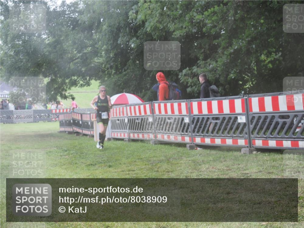 21.06.2025 - 27. Vierlanden-Triathlon KatJ http://msf.ph/oto/8038909 15.06.2025 14:22:07 Ziel 1201, 1226 meine-sportfotos.de