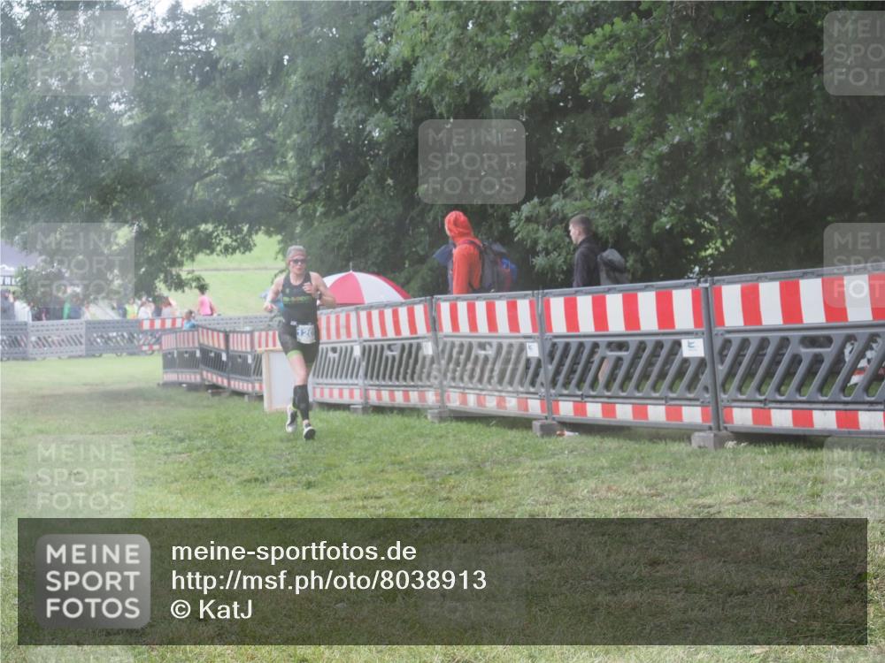 21.06.2025 - 27. Vierlanden-Triathlon KatJ http://msf.ph/oto/8038913 15.06.2025 14:22:07 Ziel 1201, 1226 meine-sportfotos.de