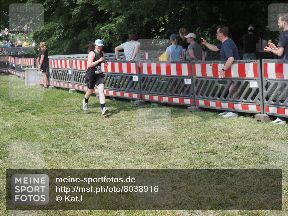 15.06.2025 - 27. Vierlanden-Triathlon KatJ http://msf.ph/oto/8038916 15.06.2025 11:34:27 Schwimmen  meine-sportfotos.de