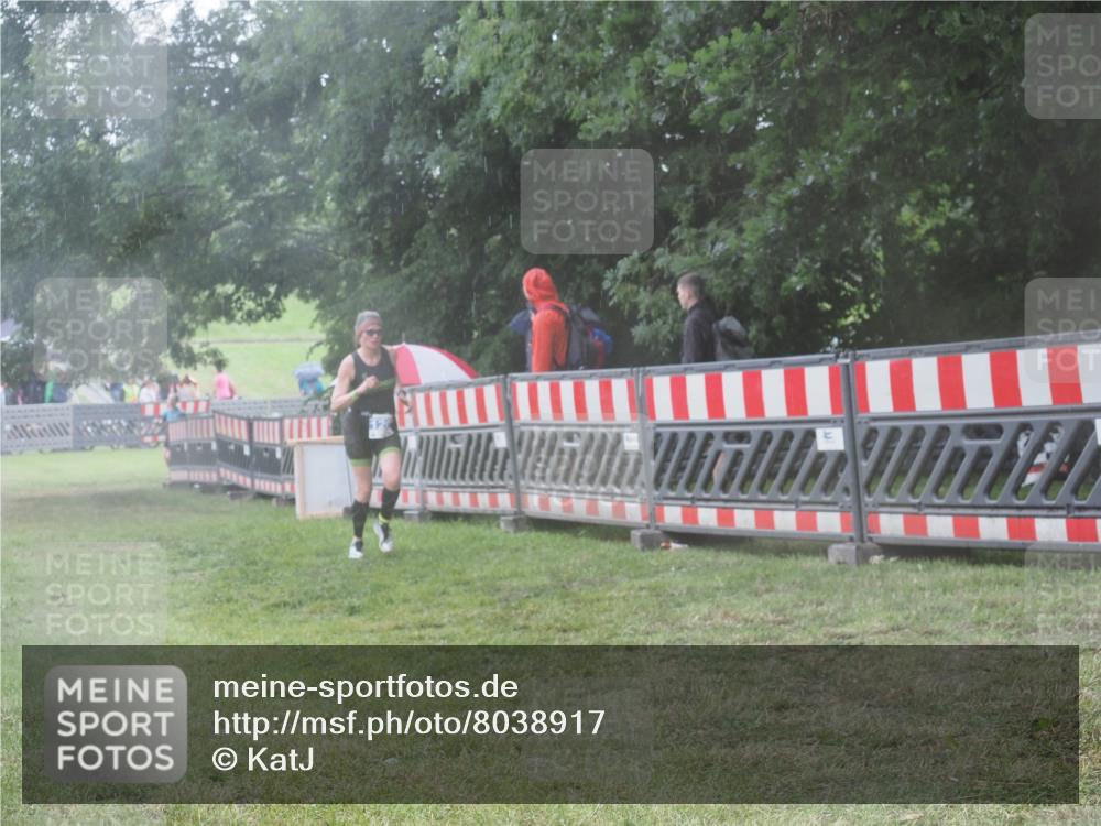 21.06.2025 - 27. Vierlanden-Triathlon KatJ http://msf.ph/oto/8038917 15.06.2025 14:22:07 Ziel 1201, 1226 meine-sportfotos.de